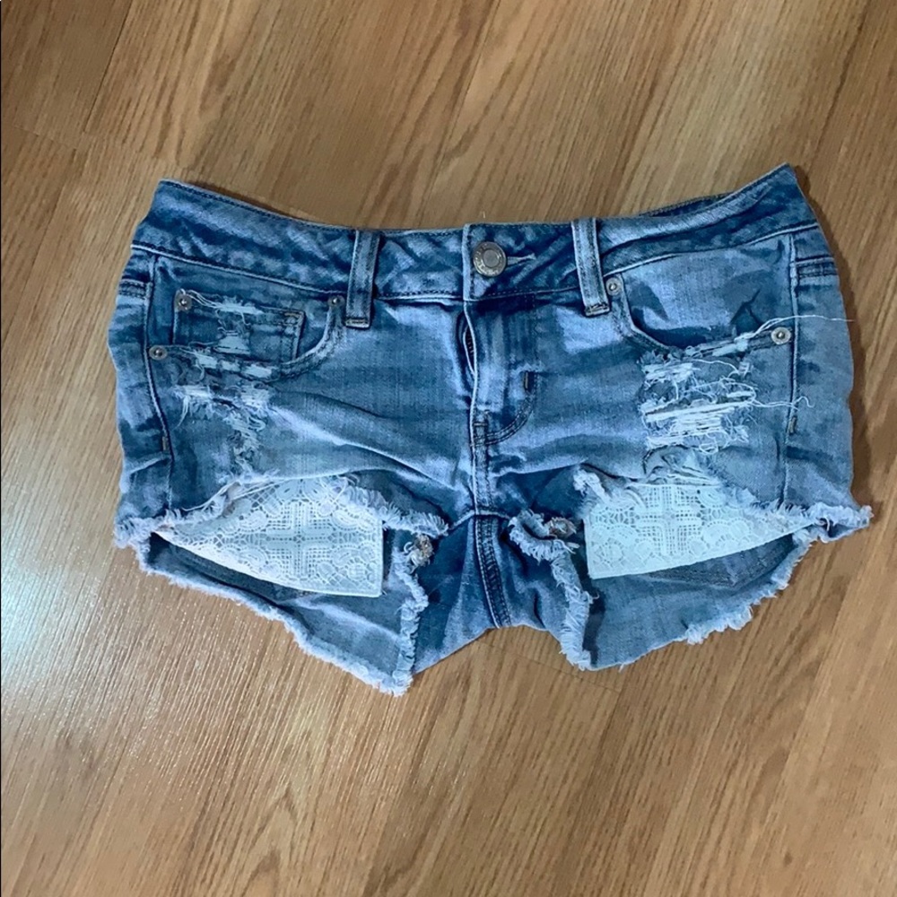 American Eagle Jean shorts with lace pockets. Sz 2
